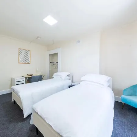 Two Beds Room In Camden Town